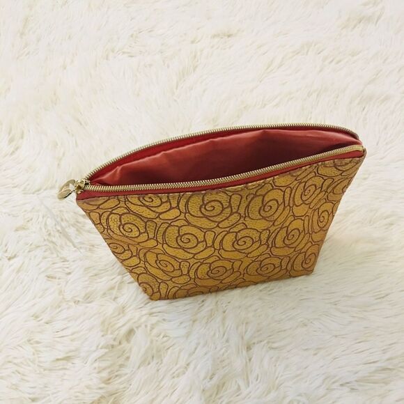 💄Gold Zippered Cosmetic & Makeup Pouch 💄 - Picture 4 of 9